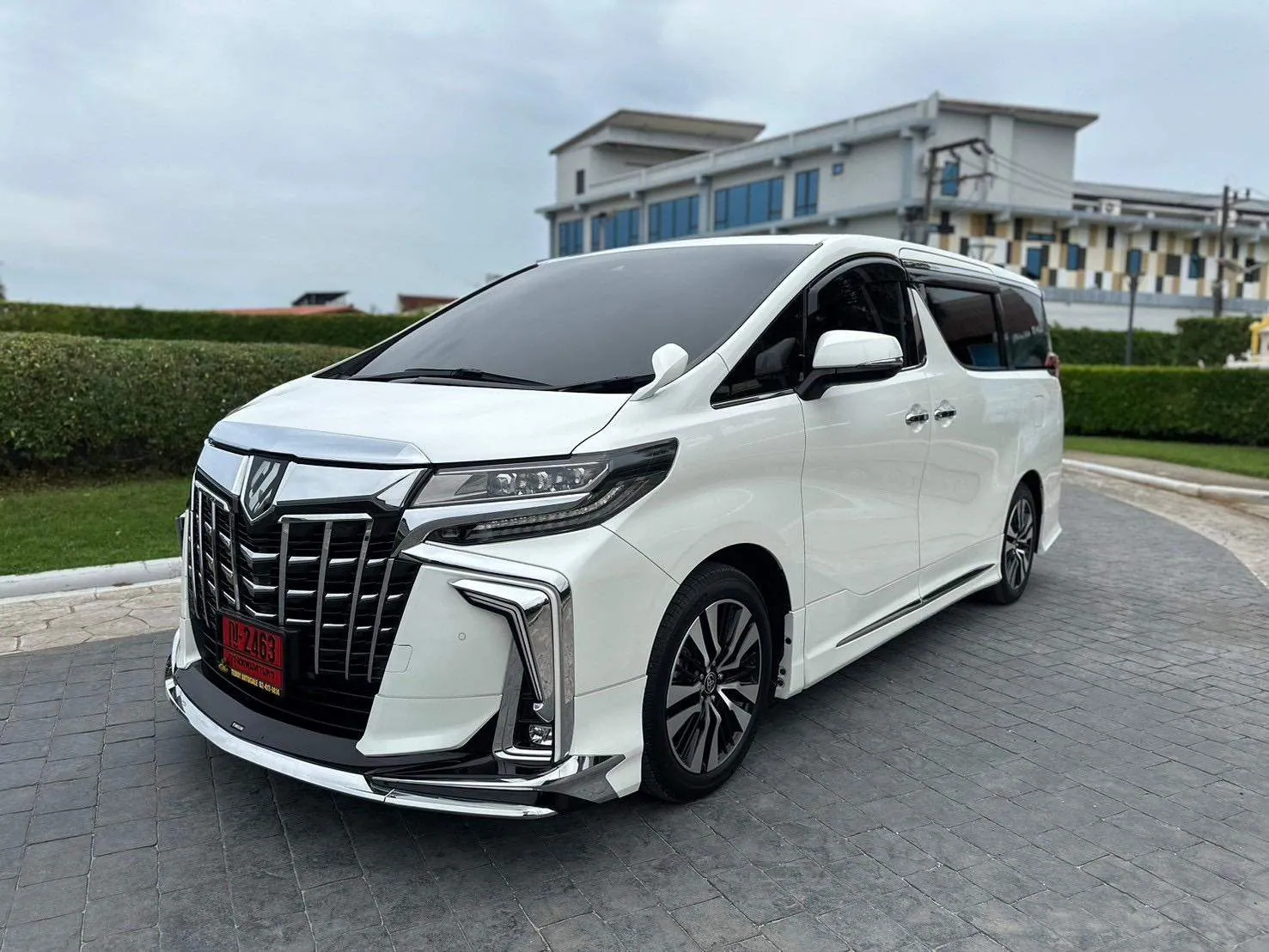 Toyota Alphard 12 Seats 2024 в аренду на Пхукете