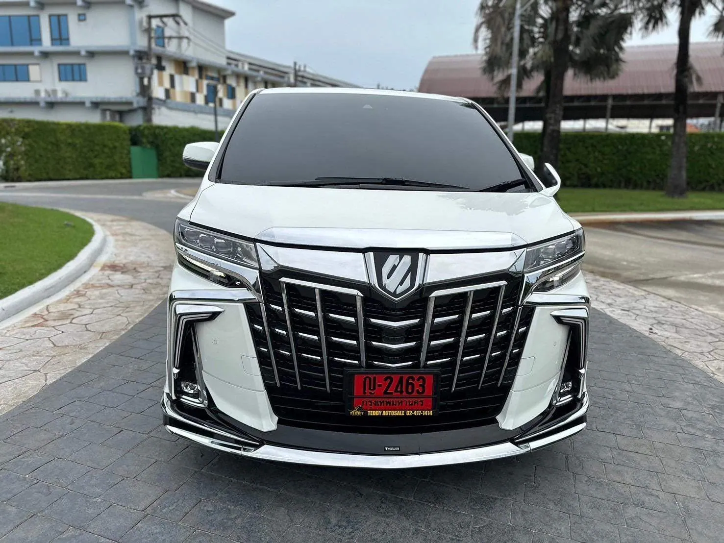 Toyota Alphard 12 Seats 2024 в аренду на Пхукете — фото 3